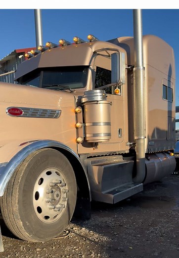 Polished Peterbilt Fenders for Custom Truck Lovers
