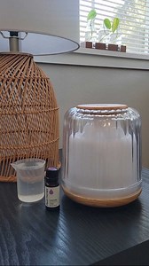 Just getting started with essential oils? 💧 Here's a quick guide to diffusing, from how much water to use to how many drops to add. Easy, effective, and oh-so-aromatic! 🌿 | Plant Therapy