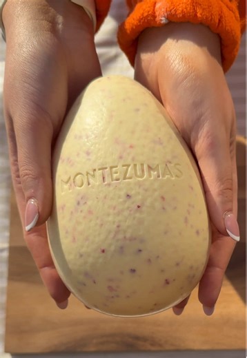 The sound of Easter 🥚 Featuring our Dessert Egg range: 🐣Strawberry Cheesecake White Chocolate Egg 🐣Sticky Toffee Pudding Dark Chocolate Egg 🐣Apple Crumble Milk Chocolate Egg #Montezumas #chocolate #easter