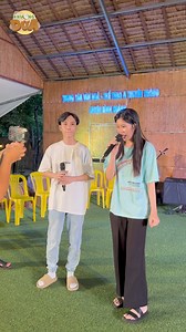 Cặp sinh viên Gia Bảo Huyền Trân lần đầu biểu diễn tại Hội Quán Ngôi Sao Miệt Vườn, run thấy mà tội nhưng vẫn ngọt quá luôn… Hẹn bà con tối nay 31/8 nhe ❤️ 📍113 Nguyễn Hữu Trí, Thị Trấn Tân Túc, Bình Chánh 📞 Bà con đặt bàn trước vui lòng gọi: 0703.670.607 | Khương Dừa