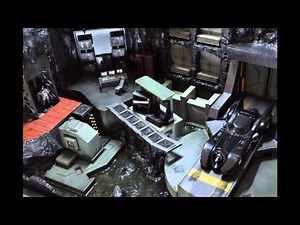 BATCAVE BATMAN 1:18 DIORAMA