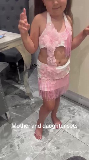 paris smith hand made dress (@paris.smith.hand)’s videos with Dança Kuduro - DJ ML da Vila