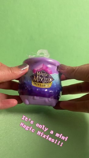 Look at this cute mini Cauldron! If only I could figure out how to make the mixie work 😅 follow on Supermakeruniverse on YouTube! #magicmixies #asmr #toys #unboxing #opening #toy #youtuber #magicmixiescauldron #magicmixiestoy