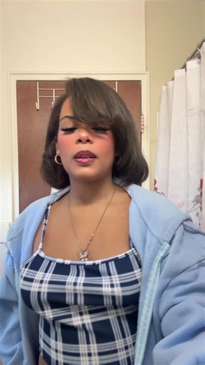 aris_1227✨🇩🇴 (@aris_12271)’s videos with Hands On The Flo x 3 Point Stands - WTF That’s Yo SONG