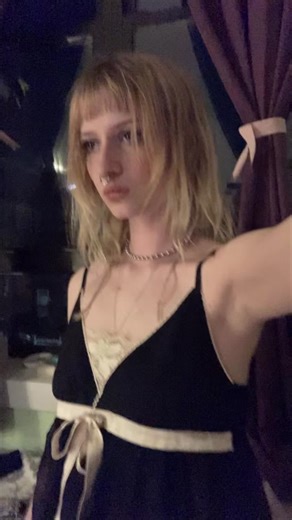 julia (@i.eat.scabs)’s videos with original sound - Carlos ☕️