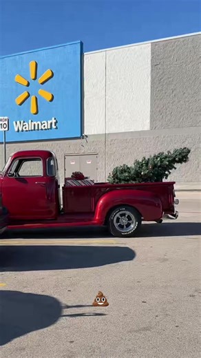 Little red truck 🎄 #littleredtruck #littleredtruckhaulingachristmastree #christmas #christmastree #fyp