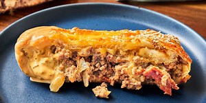 Easy Cheeseburger Garbage Bread