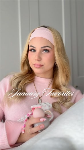 Jannette 🎀🧸🤍✨ on Instagram: "Monatsfavoriten Januar 🎀🤍❄️ Lesekissen @temu_germany Haarbänder @sheingermany Lipgloss & Liedschatten @essence.cosmetics.germany Primer @catrice.cosmetics.germany Wie findet ihr das Format? 🎀 [werbung wegen Markennennung/ selbst gekauft] #monthlyfavorites #drugstoremakeup #girlythings #pinterestaesthetic #hairbandstyle"