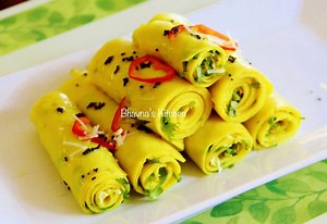 How to make Khandvi in Pressure Cooker Paturi or Suavari Video Recipe by Bhavna | Quick & Easy Khandvi making has now become so much quick and easy with pressure cooker. No more nightmares while preparing Khandvi...Khanvdi(Chickpea flour Rolls) is a great healthy snack anytime. More videosat : http://bit.ly/2BZjdc3 Printable recipes at http://www.bhavnaskitchen.com Ingredients 1 cup Besan (Chickpea Flour) 3/4 cup Plain Yogurt (Dahi or Curd) Ginger & Green Chili to taste 1/4 tsp Turmeric Powder (
