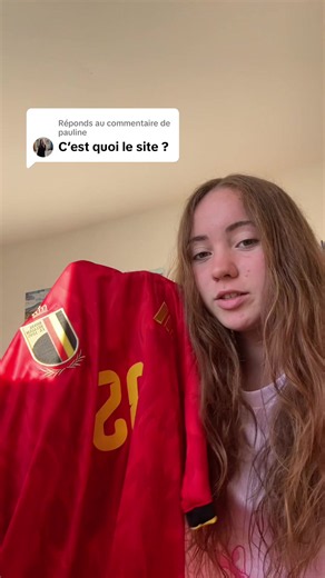 Réponse à @pauline Je l’ai pris sur @Lunivers Maillot et en soit pour 30€ je trouve que c’est de la bonne qualité genre la matière est vrm bien et le flocage a l’air de bien tenir pour l’instant mais juste c’est dommage que ce soit pas fiable du tout genre si vous en commandez qu’1 et que vous payez que 14,99€ jsp si vous allez vrm le recevoir (surtout qu’ils répondent pas à leurs mails). C’est juste un message de prévention 🫶🏼 #maillotdefoot #arnaque #maillot #foot #pascher