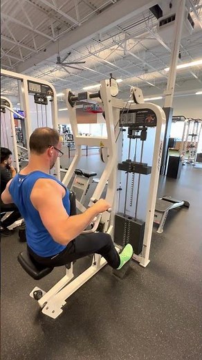 Seated Row Machine Rhomboid Focused Pronated Grip (Life Fitness)