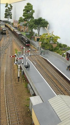 1953 - Southern Steam - Crimson Lake & Cream stock behind an N15x on Ewhurst Green model railway.
