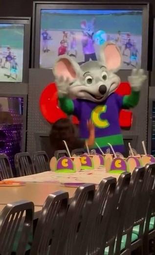 Chuck E. Cheese Beach Party Bash! (Honolulu, Hawaii)