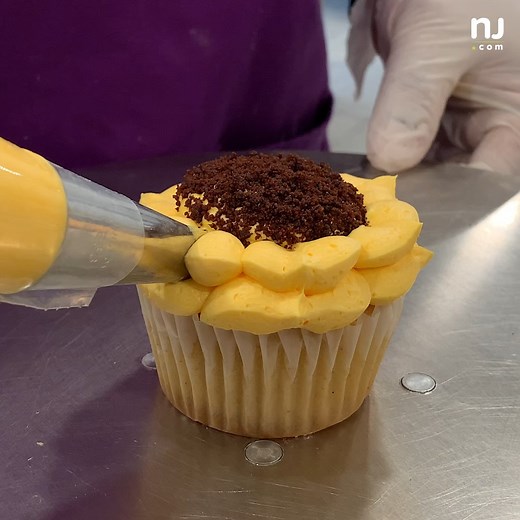 195K views · 1K reactions | Forget flowers! This shop makes cupcake bouquets in New Jersey. 療Now who deserves a sweet gift? | NJ.com | Facebook