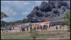 Violence and looting erupts on the streets of Port Moresby