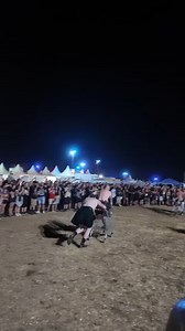 🤘 Boîte de nuit clandestine devenue institution pour les campeurs, fameux battles de chariots de courses... Il se passe beaucoup de choses sur le camping du Hellfest, passés les derniers concerts. On vous y emmène. 😍 | Ouest-France Nantes