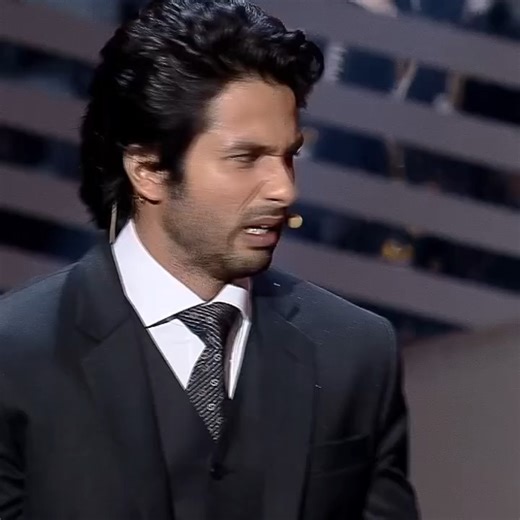 104K views · 2K reactions | SRK Ki Aawaz Sunkar Sabke Hosh Udd Gaye.. #Shahrukhkhan #Shahidkapoor #IIFA #bollywood #IIFAAwards #Viralvideo #post | IIFA Awards | Facebook