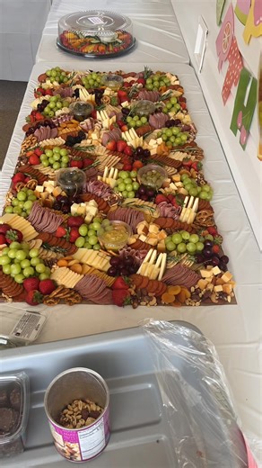 It’s super easy to switch to a gluten free table! All you have to do is switch out the crackers #glutenfree #grazingtable #roadto10k #funappetizers #sidehustle