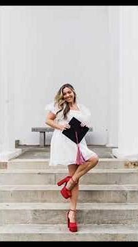These 10 Poses Transform Graduation Photos #graduation #photoposing #tutorial