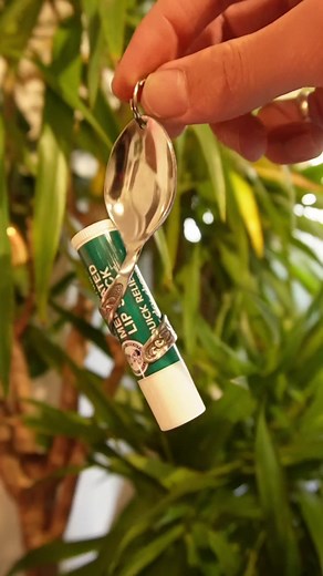 リップクリームを失くさないためのスプーン活用法
