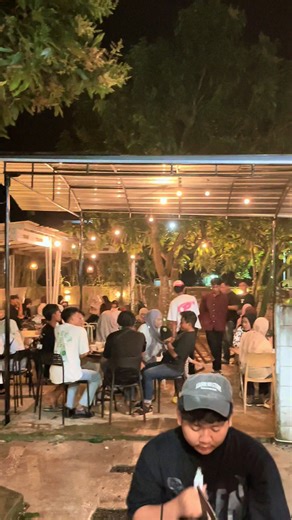 Rainy Days and Cozy Cafes: The Barista Experience