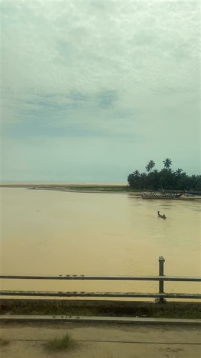 Passed through Esiama today, the point where River Ankobra meets the sea. Here’s how it looks now 😌 | Gh Maxi