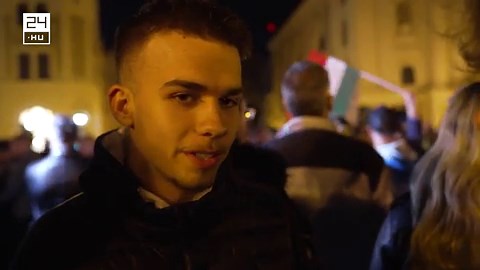 Tízezrekért árulják a tiszás választási plakátokat a Vinteden | 24.hu