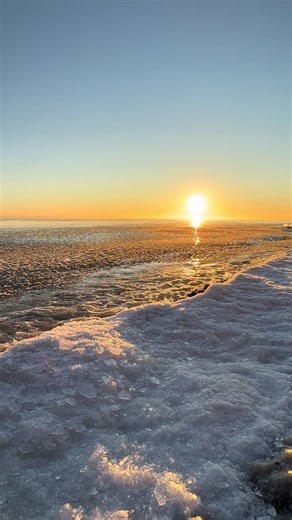 Solstice Sunrise Song ♾️🎶🫶🏼 “It’s in Every One of Us” (orig. David Pomeranz 1975, also John Denver & The Muppets, 1979) “You see, life is a very special kind of thing, not just for a chosen few. But for each and every living breathing thing. Not just me and you. So in your Christmas prayers this year, Alfie asked me if I’d ask you to say a prayer for the wind, and the water, and the wood, and those who live there, too.” - John Denver #alfie #muppets #solstice #wisdom #infinity ♾️✨❄️
