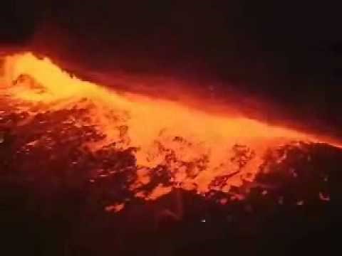 Kilauea Volcano Erupts - Dramatic Video