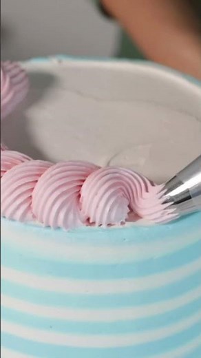 How to Decorate a Striped Cake with an Icing Smoother