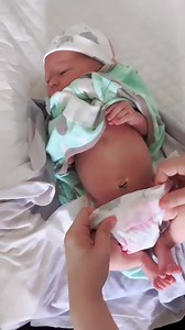 7.5M views · 39K reactions | Quick tip for newborn parents! 懶 #newborn #babytips #newparents #cutebaby | The Hawkins Nest | Facebook