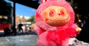 Labubu eller Lafufu? – trendiga (fejk)dockan säljs på Stadsfesten