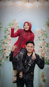 2.2K views · 10K reactions | Pose foto lamaran 2025 terbaru . . . . Credit to @tomiphotograpy | Lamaran daily | Facebook