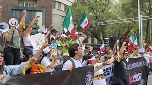 9.7K views · 636 reactions |  ️ “¡Viva México!, ¡viva el Poder Judicial, ¡vivan los estudiantes!, ¡viva la Corte!”, gritan trabajadores del PJF a las afueras del Senado de la República. Video: Sharon Mercado | EL UNIVERSAL | El Universal Online | Facebook