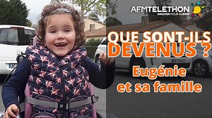 Découverte lors du Téléthon 2018, Eugénie est une petite fille de 7 ans, atteinte d'une amyotrophie spinale. En ce printemps 2020, elle nous raconte avec sa traditionnelle bonne humeur comment se passe le confinement. La cabane dans le jardin, les activités en famille et les blagues qu’elle destine à son papa semblent la ravir davantage que l’école à la maison…. Et quand il s’agit des séances de kiné à domicile et des progrès moteurs qu’elle a réalisé depuis qu’elle prend son traitement, on peut