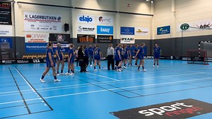 Krysset är alltid ledigt sägs det. Stina Andersson kan bara hålla med om det efter att ha avgjort derbyt för Vetlanda IB med en riktig rökare. https://www.vetlandaposten.se/2025-11-04/trotsade-direktivet-da-blev-stina-derbyhjalte-fatt-lite-skall/ | Vetlanda-Posten