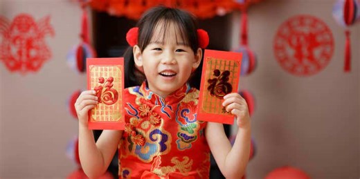The powerful meaning of red envelopes on Chinese New Year & special etiquette for handing them out