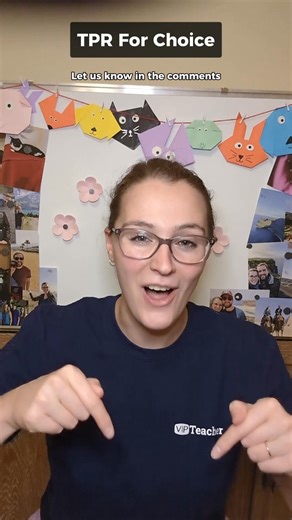 Even the youngest students can understand choice—with the right modeling. At the start of class, try offering a simple reward choice like “ice cream or fruit?” Use TPR to point to each option as you say it. Clear visuals and consistent motions help students understand, even if it’s their first class with you. Giving choices builds engagement, confidence, and connection from the very beginning. Do you offer reward choices too? Share your favorite strategies in the comments and tag a teacher who’s