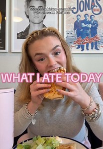 LET’S EAT!!💓🍽️🍩 we ate gooood today besties @Drumroll #whatieatinaday #whatiatetoday #wieiadrealistic #letseat #eatwithme