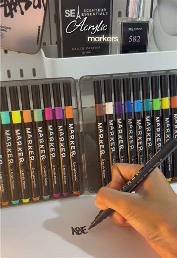 Affordable Acrylic Markers for Creative Projects