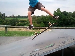 heelflip (slow motion)