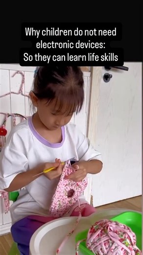 Ms. Pia Antoine on Instagram: "There are many reasons young children should not have electronic devices, primarily due to the potential for harm to their cognitive, emotional, social, and physical development. Medical and child development organizations recommend limiting or avoiding screen time for infants and toddlers. Effects on cognitive development ✅Reduced attention span: Rapidly changing images and instant gratification from screens can wire a child’s brain to expect constant stimulation.