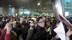 Conan O'Brien Lands in South Korea, People Freak Out