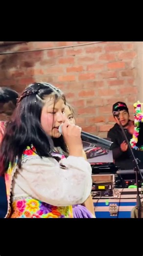 Deysi Quichca del Perú Tema: Reloj de campana, cadenita de oro. #huancavelica #daysiquichcadelperú #daysidelperú #huayno_peruano #requintoperuano