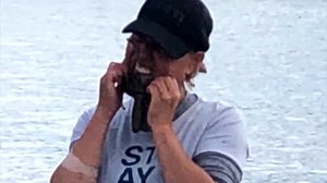 Octopus attacks woman in face while she posed for photo