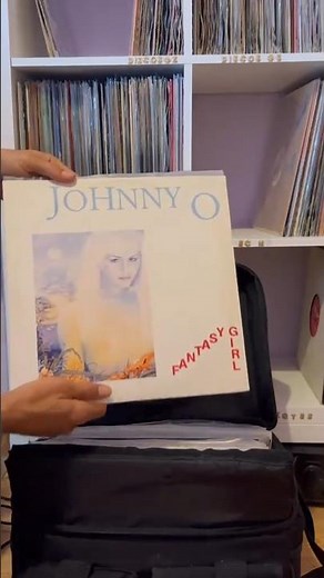 Johnny O. "Fantasy Girl" (1990), uno de los grandes clásicos. Puro sentimiento y nostalgia en 12".
