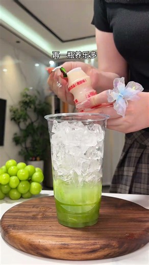 This summer can't be without this cup of green grape watermelon Yoplait!