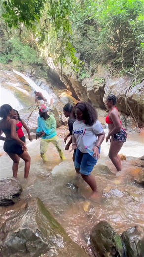 Ho diwn disn at Adom waterfalls🔥🤍 #googoiseverywhere with @thePrinceXperience #😃😃😃😃😃😃😃😃😃😃 #😃😃😃😃😃😃😃virelvideo