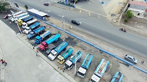 28K views · 362 reactions | Frente a la emergencia hídrica, una nueva flota de tanqueros se suma a la distribución del líquido vital en #Manta. Veolia Ecuador puso a disposición de la ciudad un grupo de vehículos abastecedores. | Aguas de Manta | Facebook