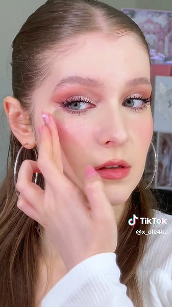 Jennie Glowy Cheeks Makeup Tutorial with K-Beauty Products